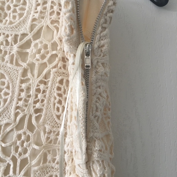 Ivory lace skirt - Picture 4 of 4